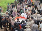 Kapolda Riau didampingi Kapolres Pelalawan Pimpin Pemadaman Karhutla di Pelalawan, Gunakan Formula X-Fire